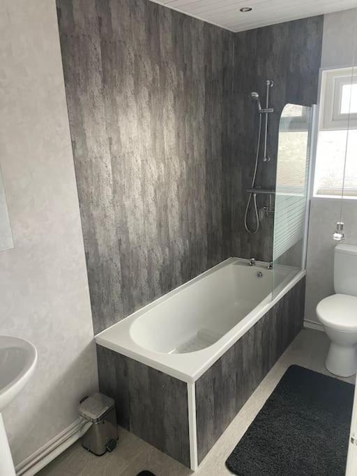 Fantastic Full 3 Bedroom Modern Apartment Belfast Exterior photo